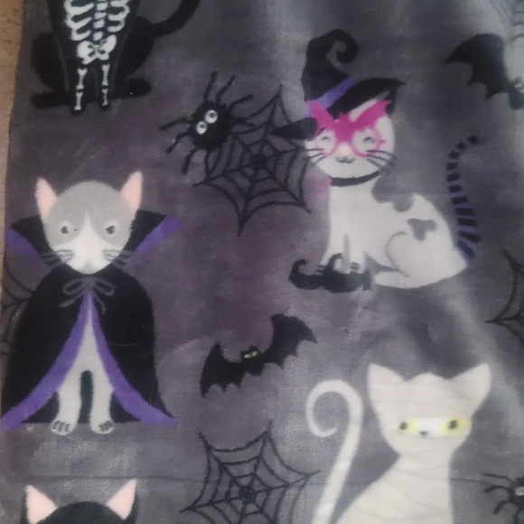 Pickle and dot Halloween cat witches skeletons gray black purple thtow 60 x 70